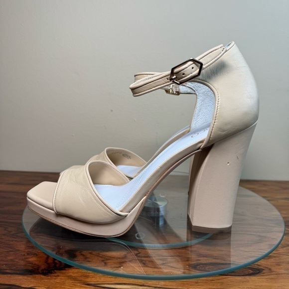 Franco Sarto Dima Sandal in Beige Leather - Picture 2 of 15